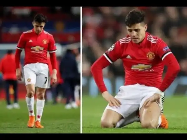 Video: Manchester United News: Alexis Sanchez Eats Alone In The Canteen